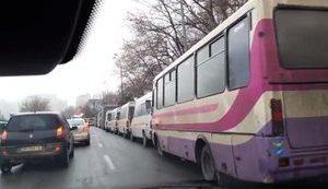 На "антимайдан" свозят подставки под флаги: "Киев заполонили "скотовозы" партии рабов". ВИДЕО