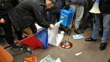 "Геть ФСБ із України!" Націоналісти вимагали звільнити будівлю "Росспівробітництва" на Подолі в Києві. ФОТОрепортаж+ВІДЕО