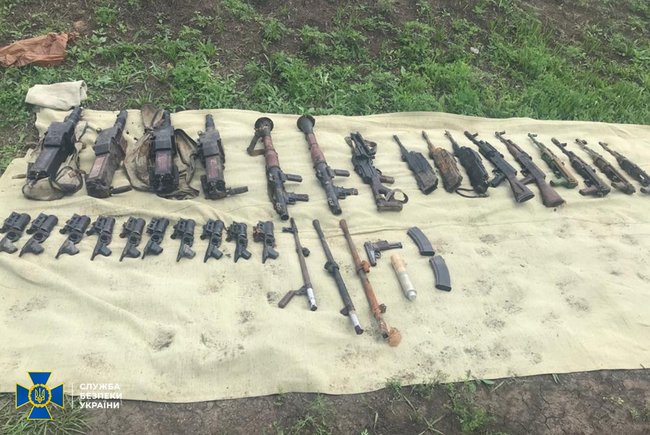 Військовослужбовці на Донеччині намагалися вкрасти невраховану зброю з військової частини, - СБУ 02