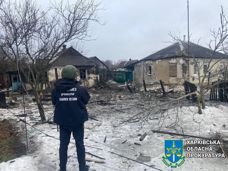 Во время обстрела оккупантами Купянска-Узлового повреждены больница, дома и хозяйственные постройки 05