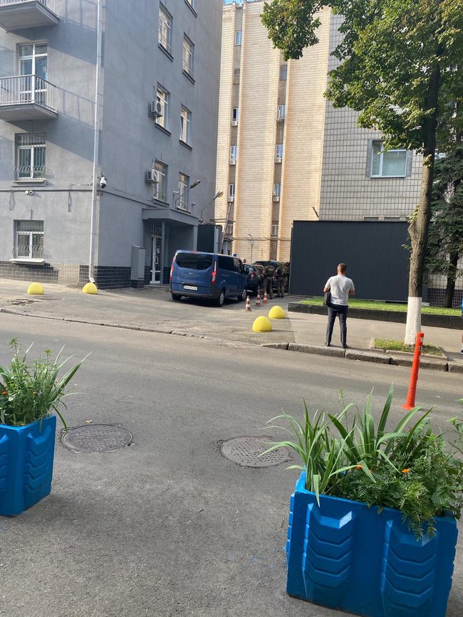 НАБУ намагається затримати Чауса, який перебуває в руках СБУ 02