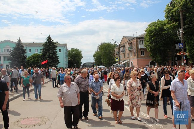 С бойцом 14-й ОМБр Олегом Пушкаруком, погибшим 9 мая на Луганщине, простились на Волыни 21