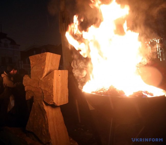 Памятник Героям Крут у Києві встановили у місці, звідки 100 років тому студенти і гімназисти вирушали на бій 07 Памятник Героям Крут у Києві встановили у місці, звідки 100 років тому студенти і гімназисти вирушали на бій 07