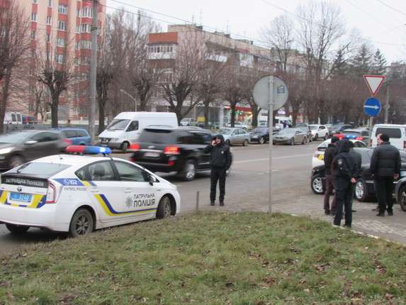В налоговой Черновцов прогремел взрыв: есть пострадавшие 13