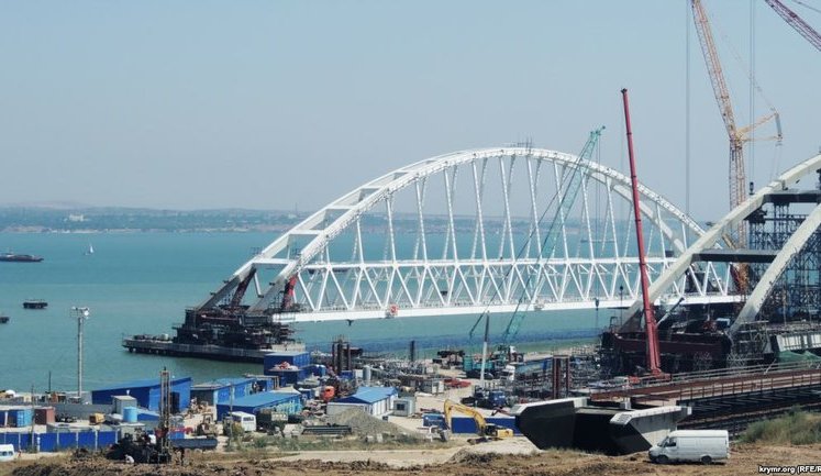 Kerch bridge and Tavrida highway: Russian occupants demolish houses and evict people. VIDEO