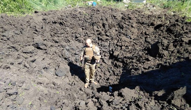 "Зруйновані будинки і воронки від снарядів 3 м глибиною і 7 м завширшки": наслідки обстрілу Авдіївки бойовиками з танка і "Граду". ФОТОрепортаж