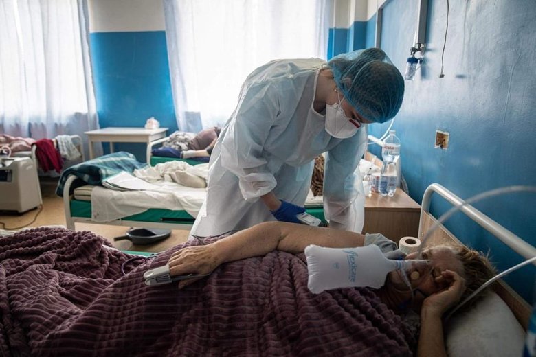 Дельта, Омикрон… Насколько эффективно вакцинация защищает от тяжелого течения ковида? 03
