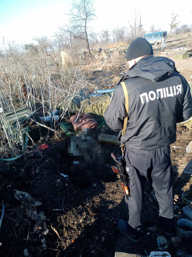 Эксгумировано тело женщины, погибшей во время вражеской авиационной бомбардировки на Изюмщине 01