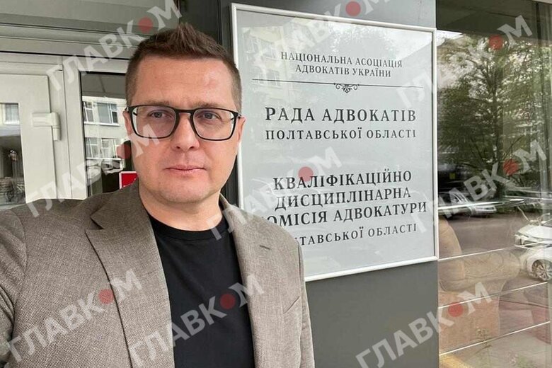 Екскерівник СБУ Баканов показав своє посвідчення адвоката 03