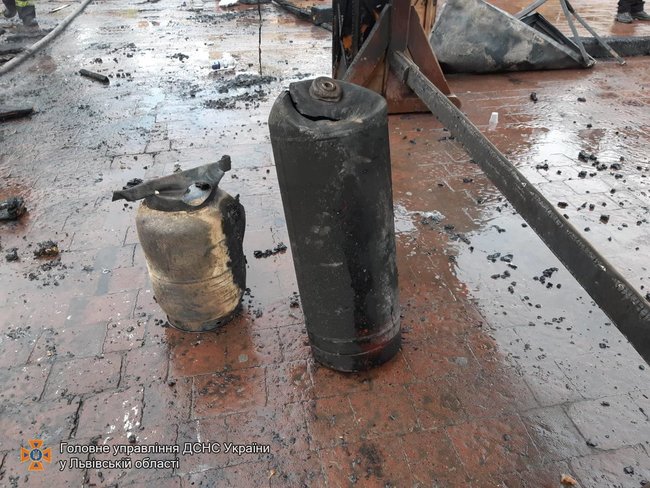 На ярмарку в центрі Львова сталася пожежа, вибухнули балони з газом, є постраждалі 08 На ярмарку в центрі Львова сталася пожежа, вибухнули балони з газом, є постраждалі 08