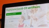 Латвія має намір заборонити відвідування заходів у приміщеннях і допуск на роботу людям без COVID-сертифікатів