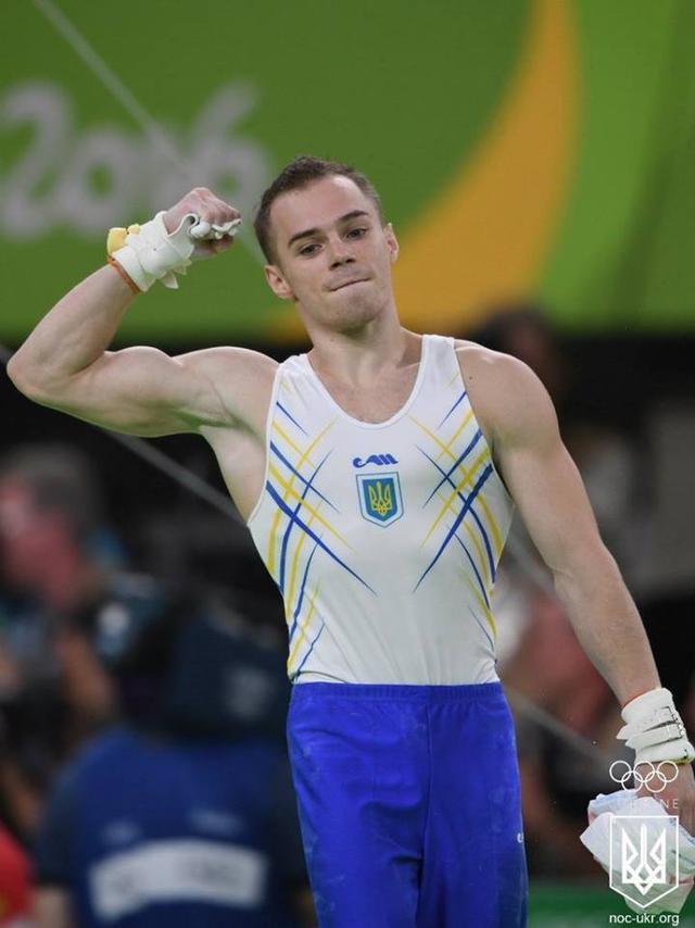 Український гімнаст Верняєв виборов золото у фіналі на паралельних брусах 01