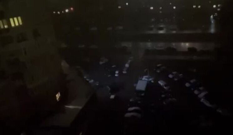 Kyiv residents sing Ukrainian anthem after electricity was restored in their apartments. VIDEO