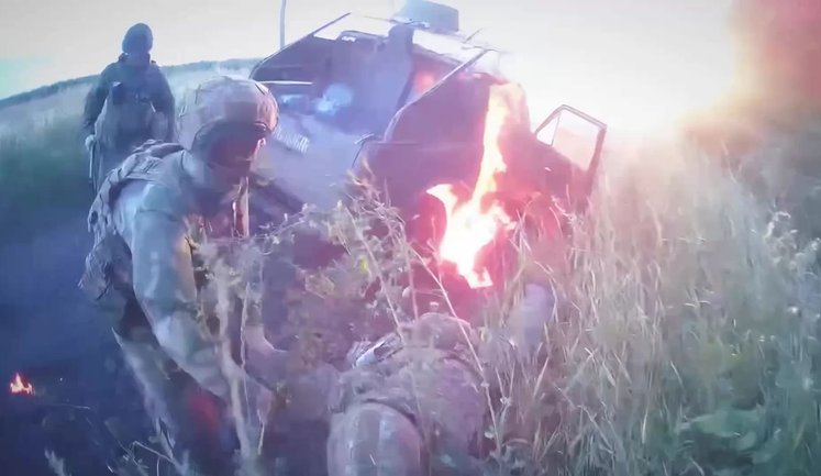 Группа оккупантов на автомобиле дважды подряд подорвалась на минах на Донетчине. ВИДЕО