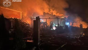 Удар РФ по Пухівці на Броварщині: загинули 3-річний хлопчик, його бабуся і дідусь, батьки поранені, брат - з опіками в реанімації. ФОТОрепортаж
