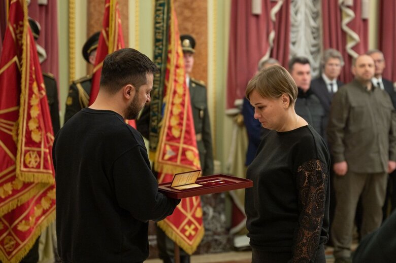 Zelenskyy presents state awards on occasion of Day of Airborne Assault Forces 05 Zelenskyy presents state awards on occasion of Day of Airborne Assault Forces 05
