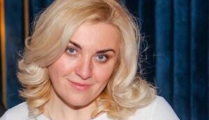 Директорка київської гімназії Душкіна, яка здавала ворогу позиції ЗСУ, втекла за кордон, - ЗМІ