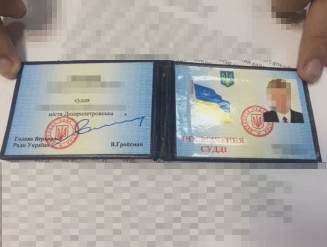 Судья одного из райсудов Днепра попался на взятке 15 тыс. долл., - СБУ 03