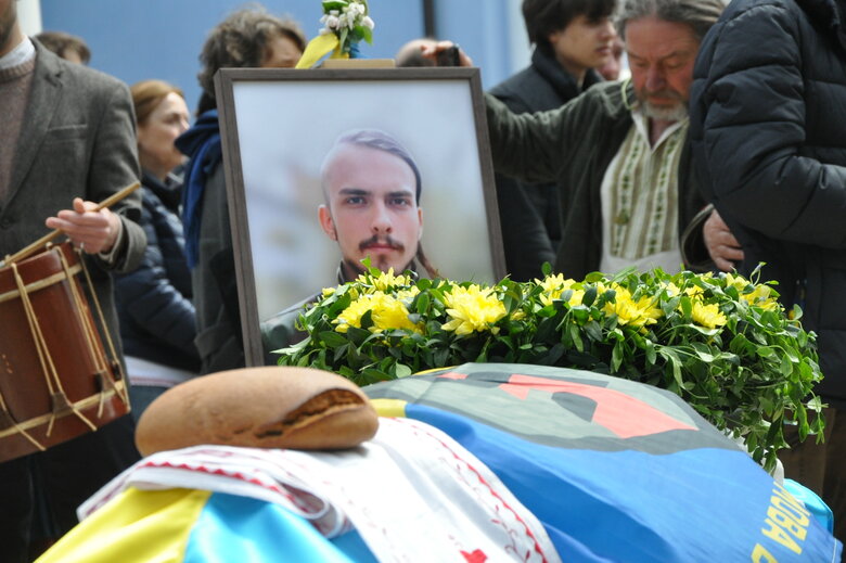 С 21-летним воином Данилом Денисевичем, позывной Дозор, попрощались в Киеве 13