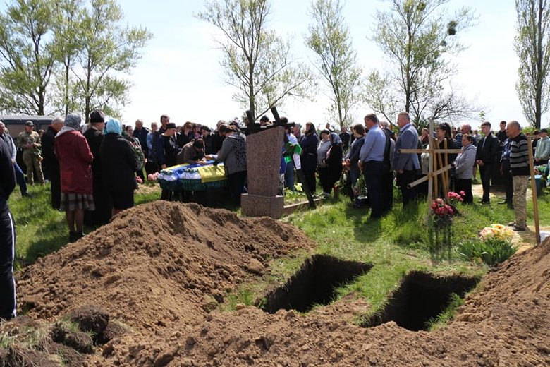 Soldiers of 91st separate regiment of operational support Andrii and Oleksandr Kozyrka, who died in battle with Russian occupiers, were buried in Sumy region 13 Soldiers of 91st separate regiment of operational support Andrii and Oleksandr Kozyrka, who died in battle with Russian occupiers, were buried in Sumy region 13
