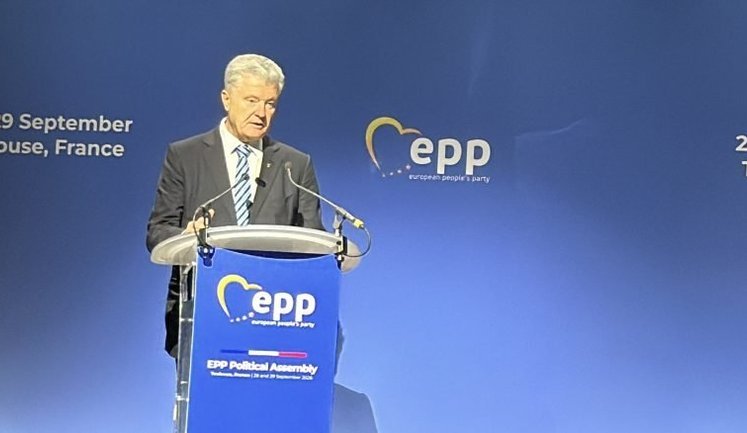 Порошенко закликав ЄС негайно масштабувати військове виробництво: Україна виграє для вас час. ВIДЕО