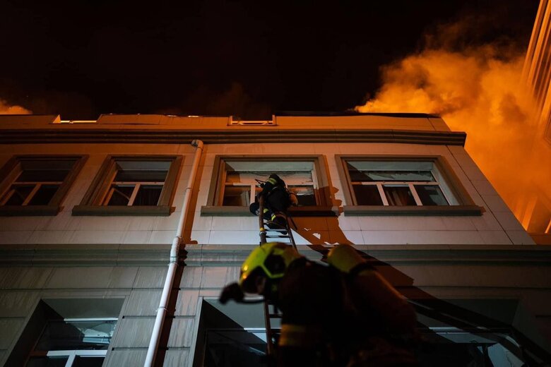 Удар по Одессе: под завалами обнаружили погибшего охранника 03