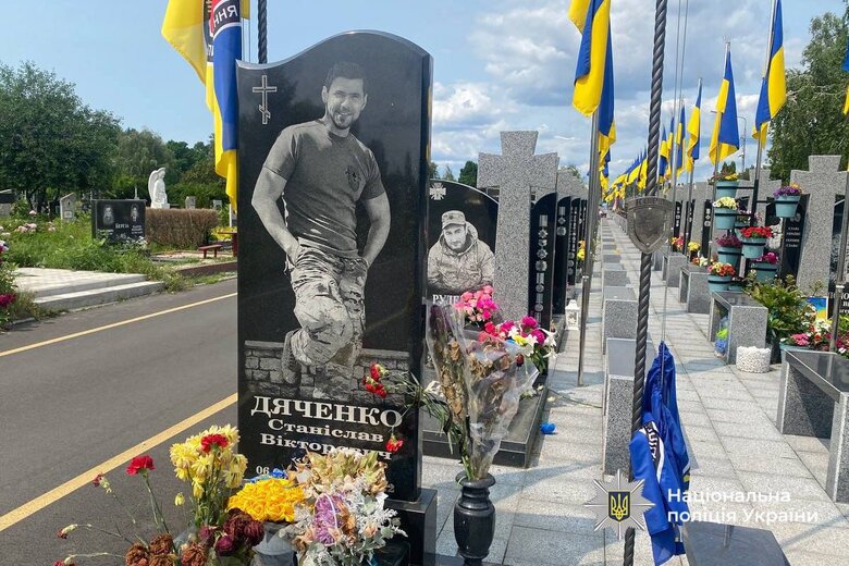 У Черкасах затримали чоловіка за наругу над могилами спецпризначенців