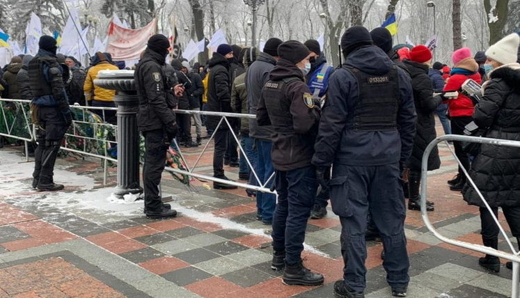 Массовые акции в центре Киева: правоохранители усилили меры безопасности в правительственном квартале. ФОТО