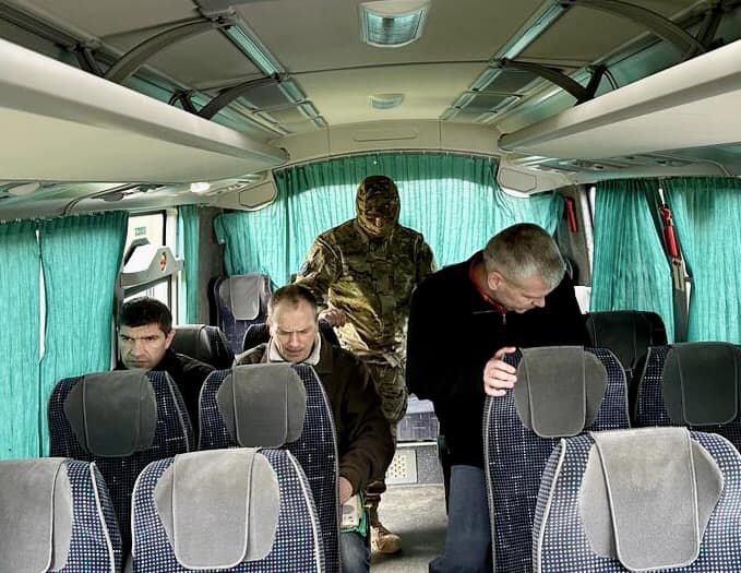 Під час обміну полоненими в РФ повернулись три льотчики, збиті на Харківщині у 2022 році 01