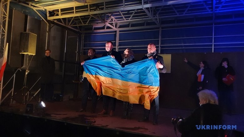 У центрі Варшави відбулася акція на підтримку України 09