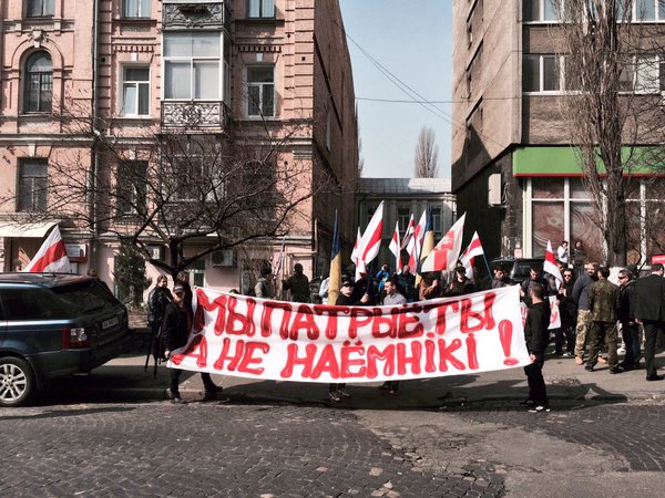 беларусь митинг посольство добровольцы