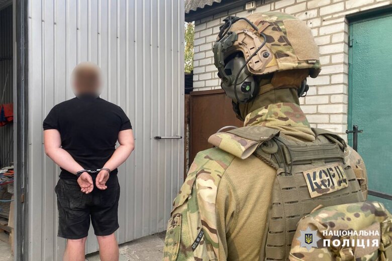 На Черкащині правоохоронці затримали двох чоловіків, які продали майже 200 авто, призначених для ЗСУ