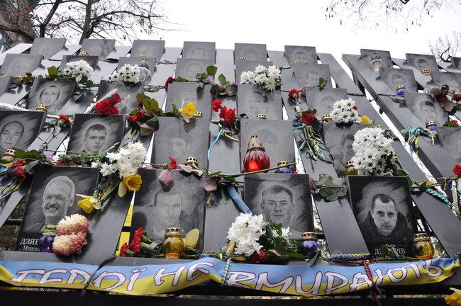 Поминальный молебен прошел на аллее Героев Небесной Сотни в Киеве 17