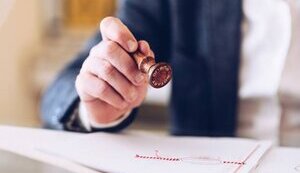 Апостиль подорожчає у 12 разів. Скільки коштуватиме штамп