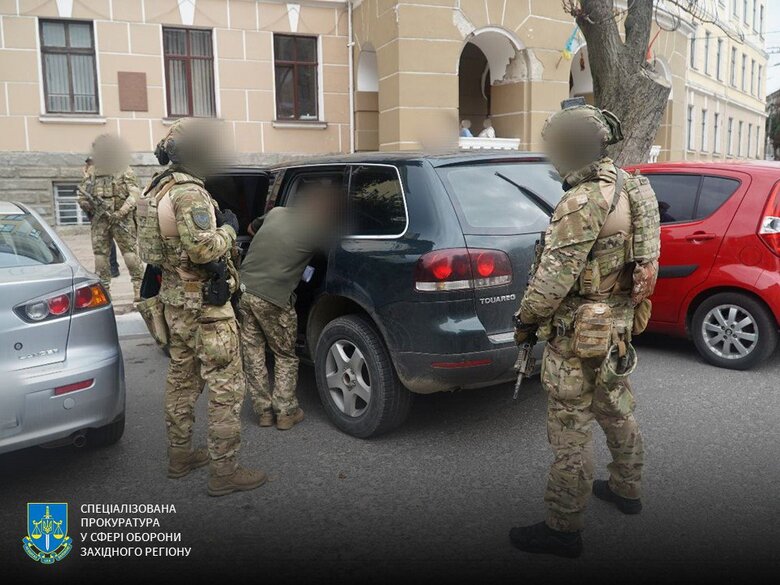 На Тернопільщині працівники ТЦК допомагали ухилянтам