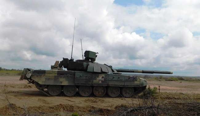 Модернізований зразок танка Т-72 випробовують на Чернігівщині 01