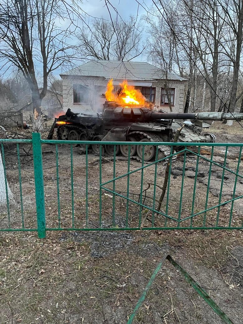 Командир 16-го батальйону 58-ої бригади Володимир Логуш: Як вони заходили через кордон? Ішла фура, за нею впритул три-чотири БТРи. В темряві незрозуміло було, що то кацапська техніка 10 Командир 16-го батальйону 58-ої бригади Володимир Логуш: Як вони заходили через кордон? Ішла фура, за нею впритул три-чотири БТРи. В темряві незрозуміло було, що то кацапська техніка 10