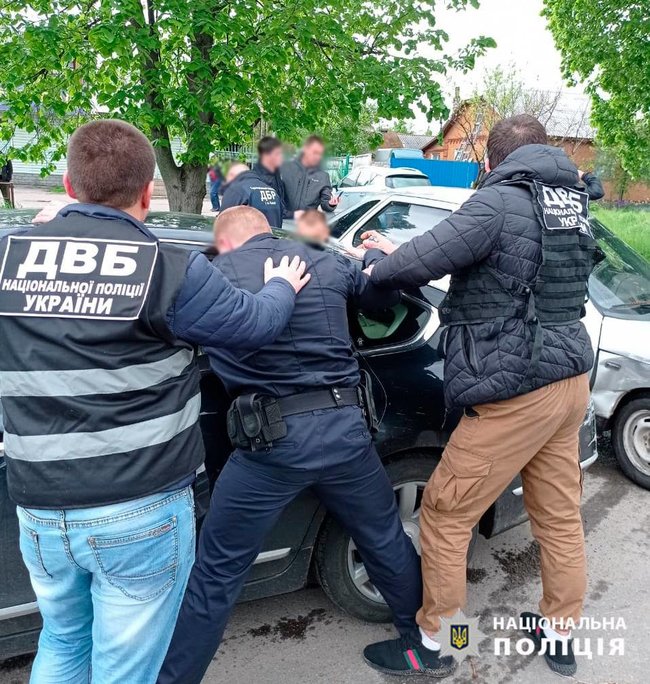 На Черниговщине двое патрульных задержаны на взятке 13 тыс. грн, - Нацполиция 01