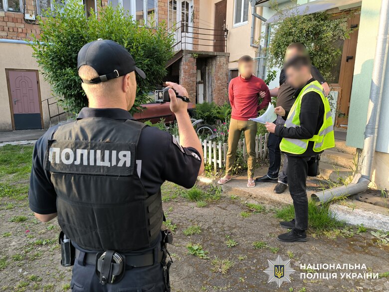 Нацполіція провела обшуки з вилучення незаконної зброї по Україні