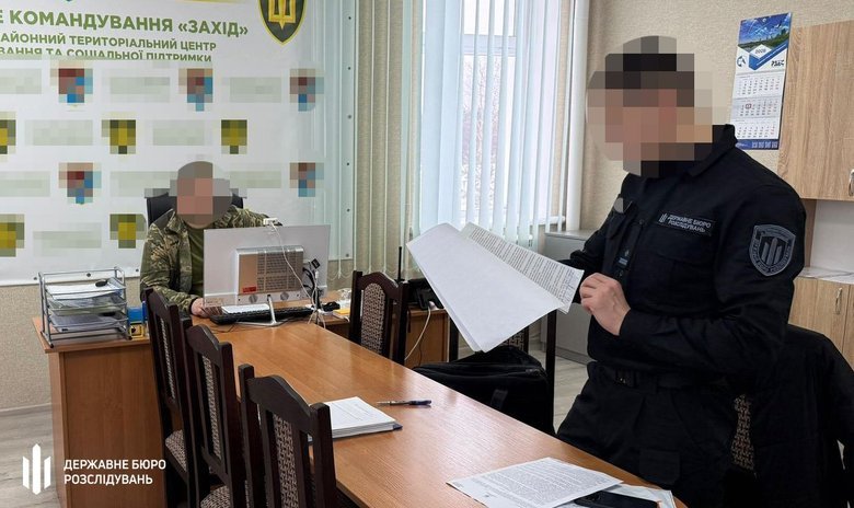 Посадовець ТЦК брав хабарі грошима і авто
