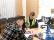 Поліцейські притягнули до відповідальності «блогерів», які напідпитку у прямому ефірі хизувались незареєстрованою зброєю.