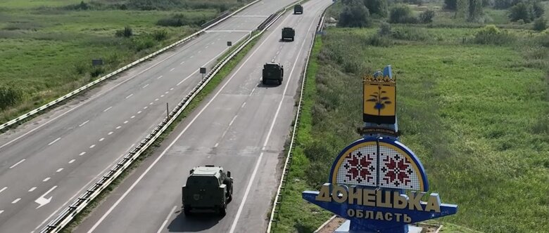 Порошенко на Донетчине передал итальянские бронемашины MLS SHIELD десантникам 79-й бригады 04