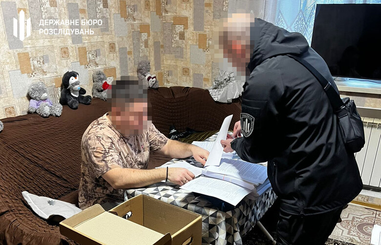 ДБР викрило групу, яка заволоділа 101 млн грн під час закупівель для військових