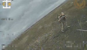 Операторы дронов 54-й ОМБр уничтожили 2 укрытия и 3 оккупантов вблизи Северска. ВИДЕО