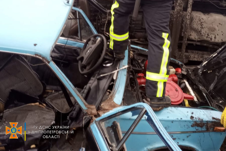 Два человека скончались вследствие ДТП на Днепропетровщине, - ГСЧС 02
