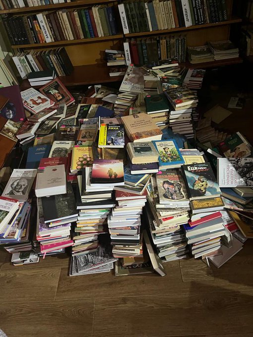 Occupiers were going to take Ukrainian books out of Balakliya - Tkachenko 02