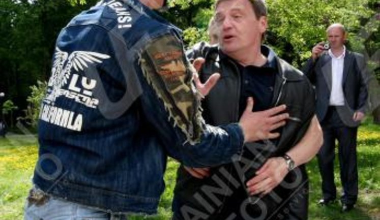 У Печерского суда опознали бойца "Беркута", который совершал нападения. ФОТОрепортаж