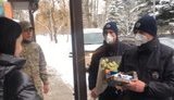 Патрульні, які кілька днів тому супроводжували до пологового будинку дружину загиблого воїна Івана Горошка, зустріли її та новонародженого сина. ВIДЕО