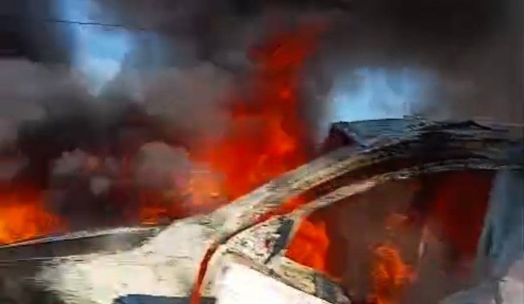 Окупанти вдарили дроном по цивільній автівці на Сумщині: водій загинув. ФОТО