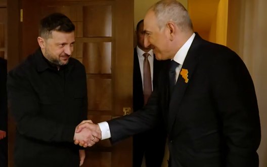 Зеленський привітав Пашиняна із перемогою на виборах: Тепер 